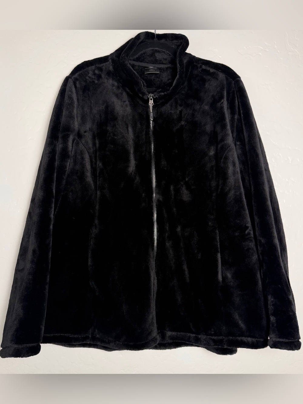 32 Degrees Heat Women 2X Plush Faux Fur Jacket 
Sleek Black Ultra Soft Zip Front